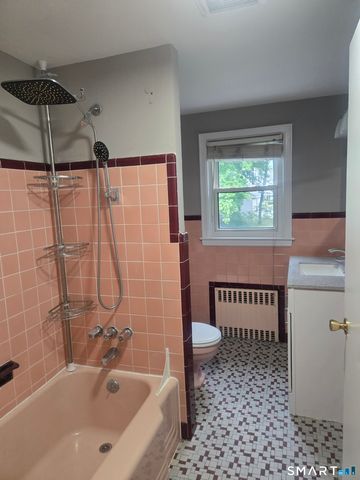 63 Brookfield Street, Manchester, CT 06040