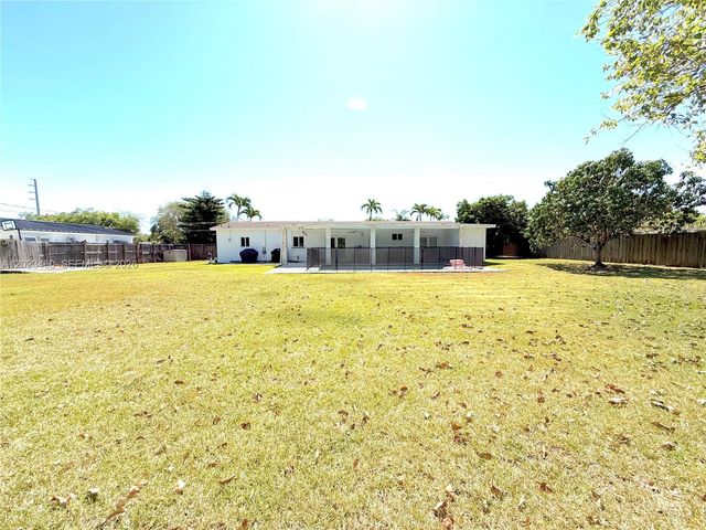 14500 SW 98th Ave, Miami, FL 33176