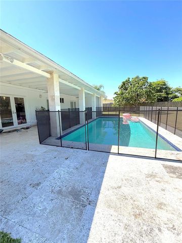 14500 SW 98th Ave, Miami, FL 33176
