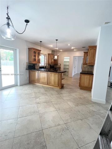 14500 SW 98th Ave, Miami, FL 33176