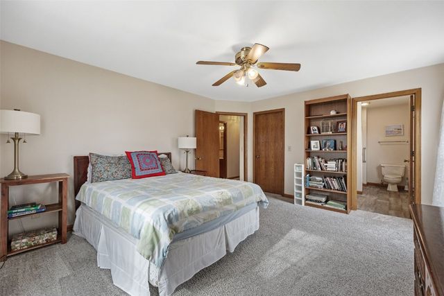 4545 Westchester Dr. Drive NE D, Cedar Rapids, IA 52402