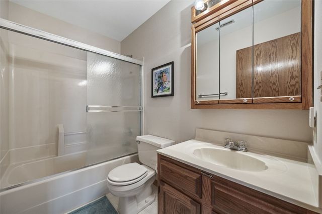 4545 Westchester Dr. Drive NE D, Cedar Rapids, IA 52402