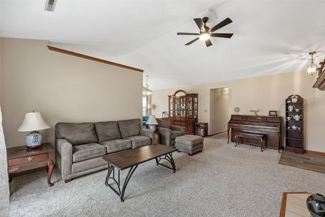 4545 Westchester Dr. Drive NE D, Cedar Rapids, IA 52402