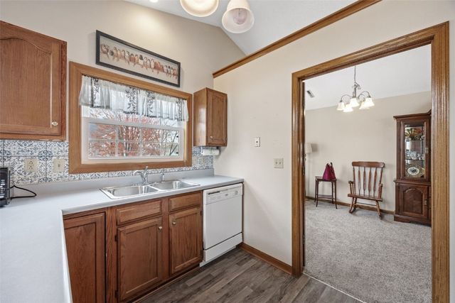 4545 Westchester Dr. Drive NE D, Cedar Rapids, IA 52402