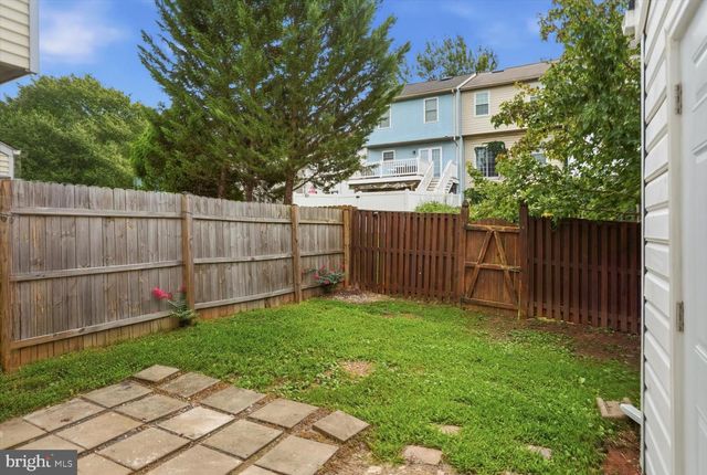 2807 RED OAK LN, Lanham, MD 20706