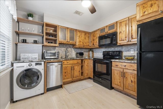 175 Main Avenue 158, Wheatley Heights, NY 11798