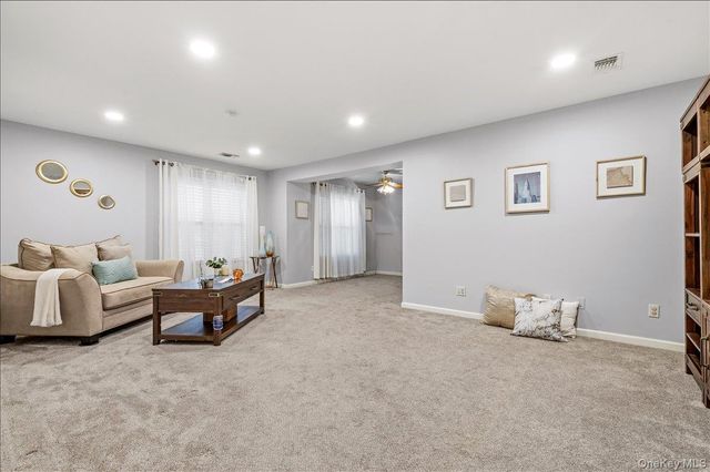175 Main Avenue 158, Wheatley Heights, NY 11798