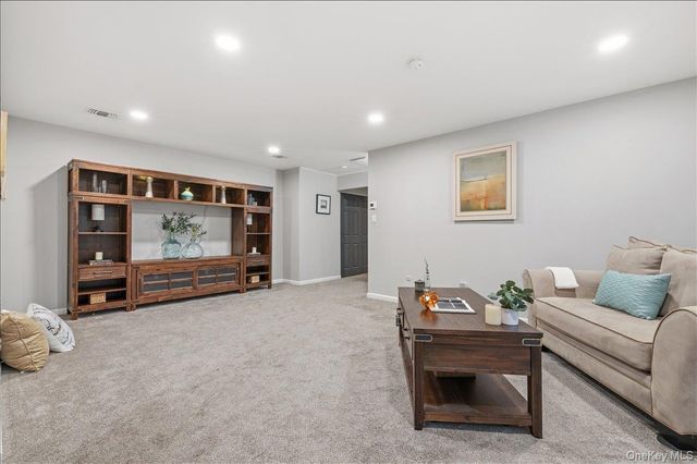 175 Main Avenue 158, Wheatley Heights, NY 11798