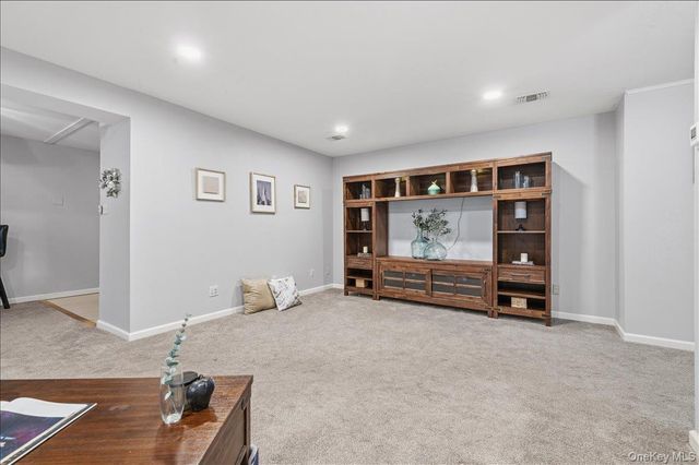 175 Main Avenue 158, Wheatley Heights, NY 11798