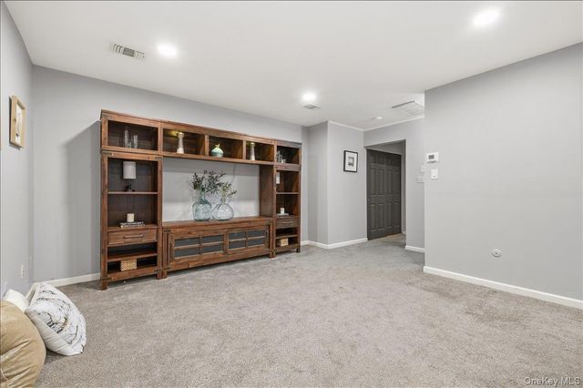 175 Main Avenue 158, Wheatley Heights, NY 11798