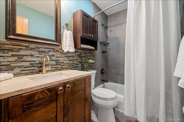 175 Main Avenue 158, Wheatley Heights, NY 11798