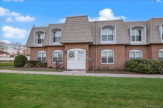 175 Main Avenue 158, Wheatley Heights, NY 11798