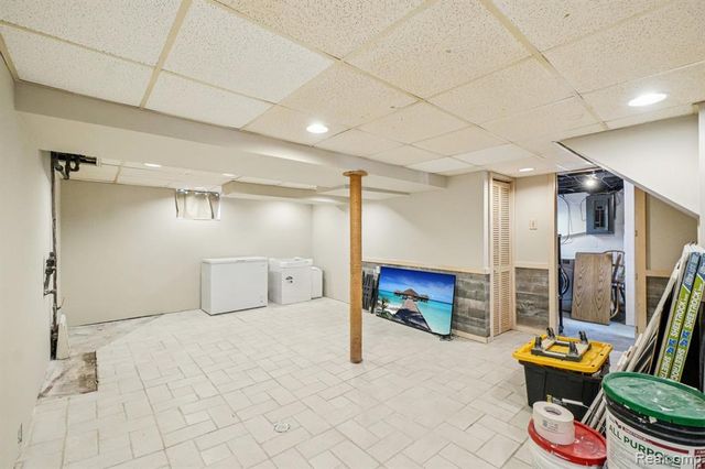 15418 Oceana Avenue, Allen Park, MI 48101