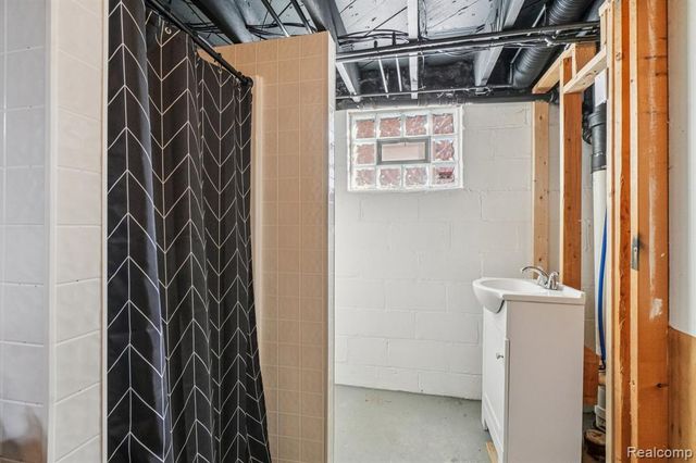 15418 Oceana Avenue, Allen Park, MI 48101