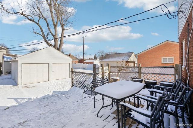 15418 Oceana Avenue, Allen Park, MI 48101