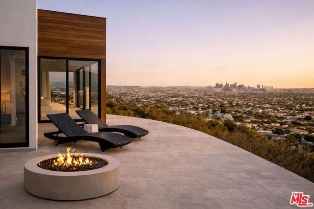 8527 Hedges Way, Los Angeles, CA 90069