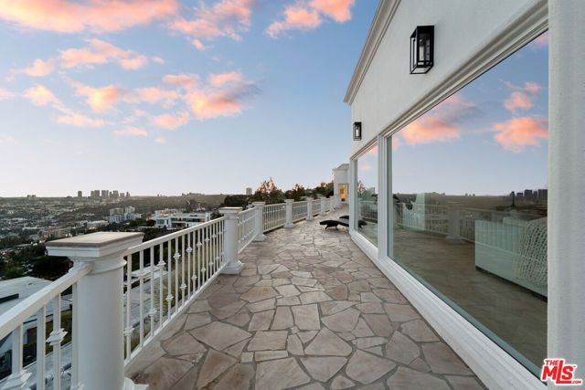 8527 Hedges Way, Los Angeles, CA 90069