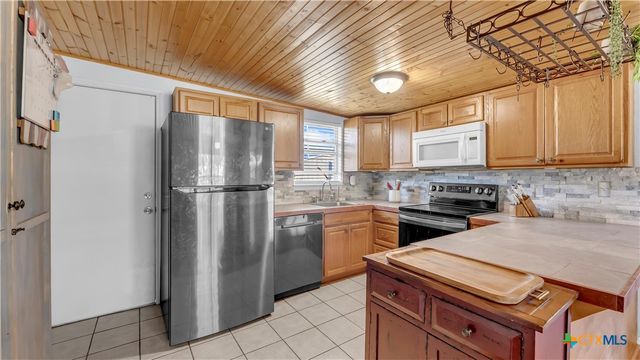 1415 Bee Lane, Tow, TX 78672