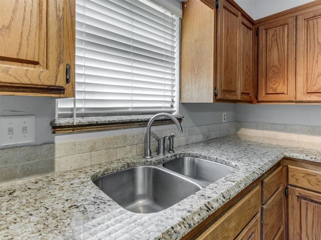 1800 Michael Drive, Edmond, OK 73013