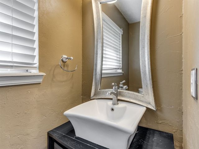 1800 Michael Drive, Edmond, OK 73013