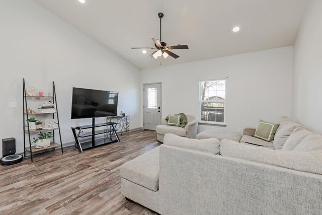 584 Birdsong Lane, Marshfield, MO 65706