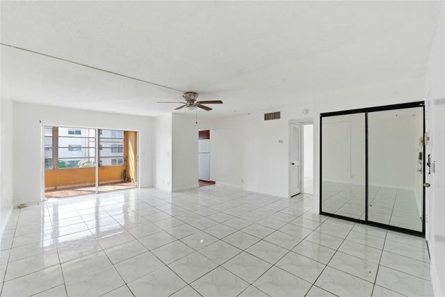 4044 NW 19th Street 303, Lauderhill, FL 33313