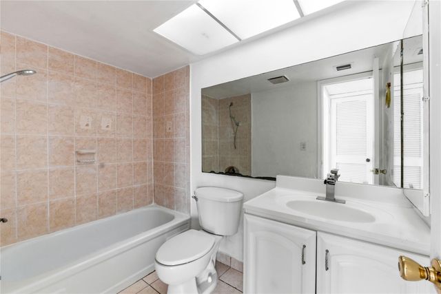 4044 NW 19th Street 303, Lauderhill, FL 33313