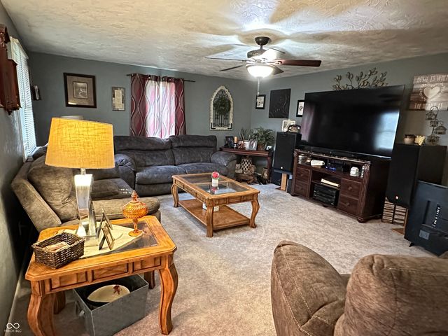 2120 Kitchen Drive, Anderson, IN 46017
