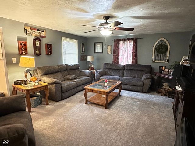 2120 Kitchen Drive, Anderson, IN 46017