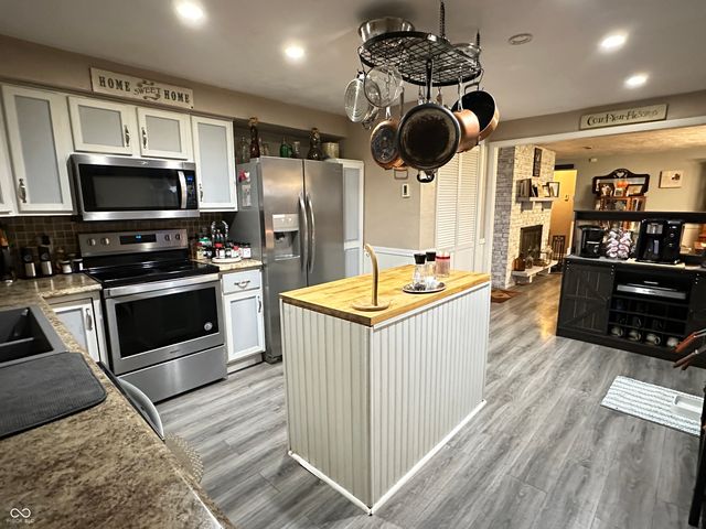 2120 Kitchen Drive, Anderson, IN 46017