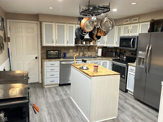 2120 Kitchen Drive, Anderson, IN 46017
