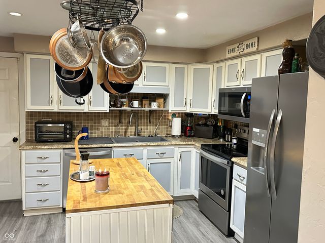 2120 Kitchen Drive, Anderson, IN 46017