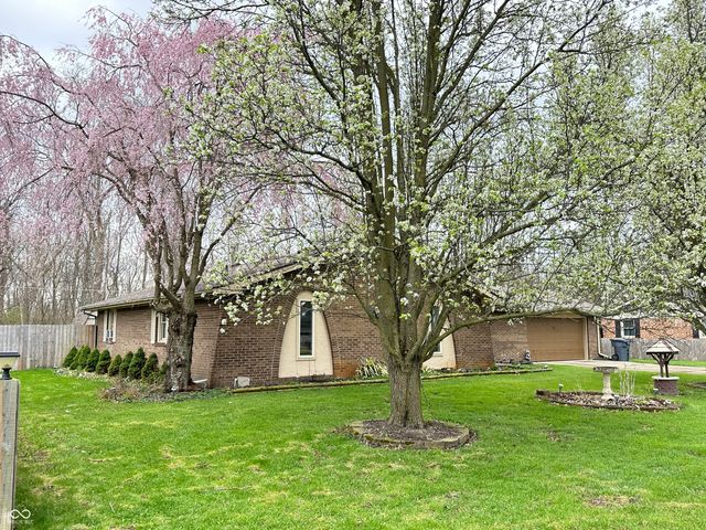 2120 Kitchen Drive, Anderson, IN 46017