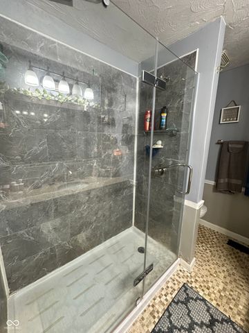 2120 Kitchen Drive, Anderson, IN 46017