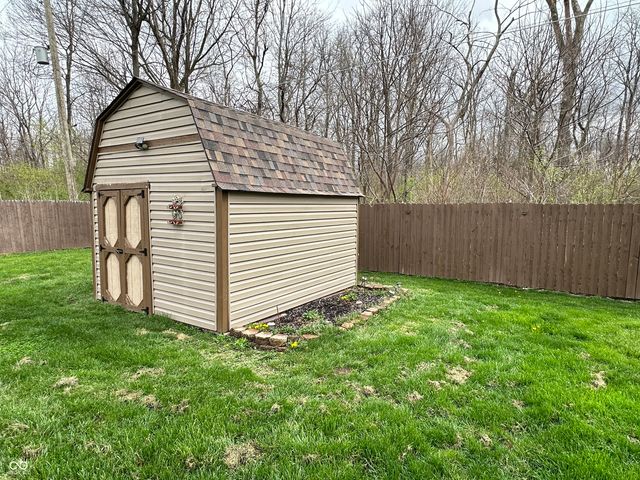 2120 Kitchen Drive, Anderson, IN 46017