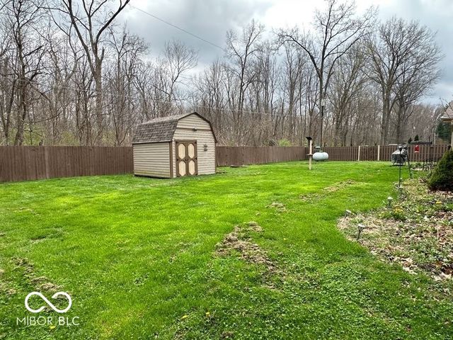 2120 Kitchen Drive, Anderson, IN 46017