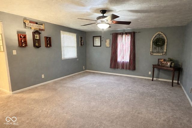 2120 Kitchen Drive, Anderson, IN 46017