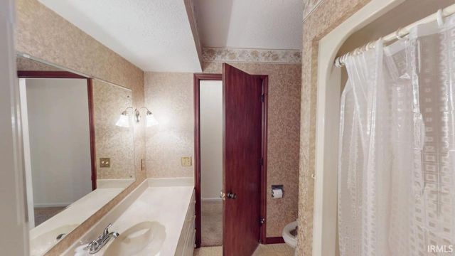 1138 Hochgesang Avenue, Jasper, IN 47546