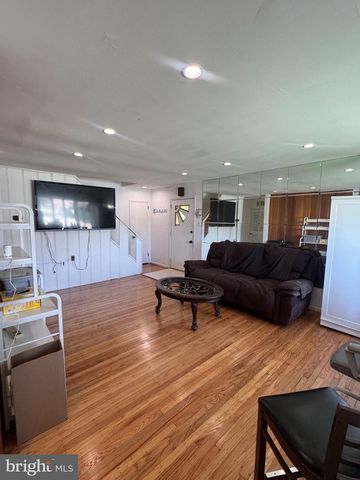 533 TASKER, Norwood, PA 19074