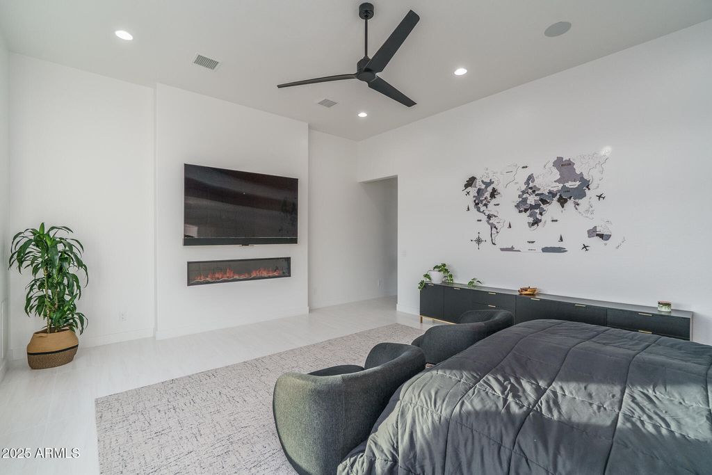 Image 21 of property listing at 16033 W CINNABAR Court, Waddell, AZ 85355