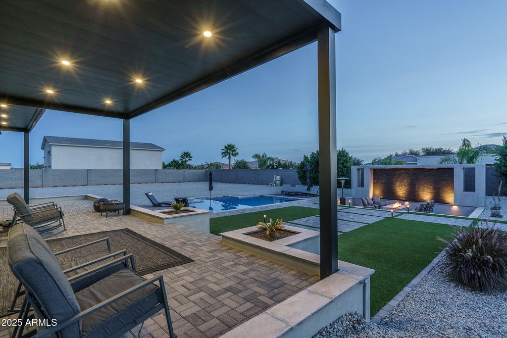 Image 37 of property listing at 16033 W CINNABAR Court, Waddell, AZ 85355