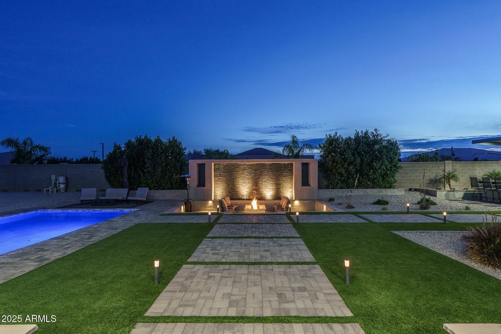 Image 39 of property listing at 16033 W CINNABAR Court, Waddell, AZ 85355