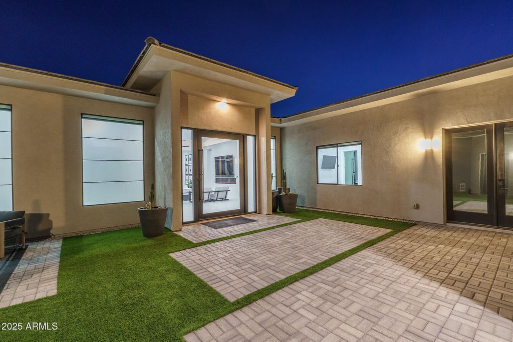 Image 5 of property listing at 16033 W CINNABAR Court, Waddell, AZ 85355