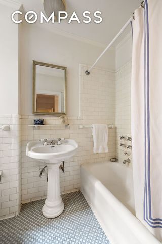 277 W End Ave Apt 5D, New York City, NY 10023