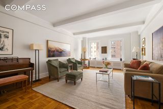 277 W End Ave Apt 5D, New York City, NY 10023