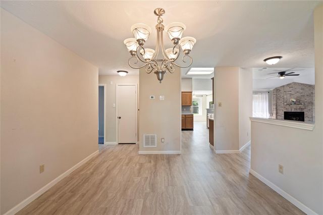 1911 Edinburg Avenue, League City, TX 77573