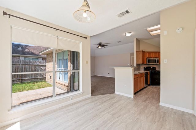 1911 Edinburg Avenue, League City, TX 77573