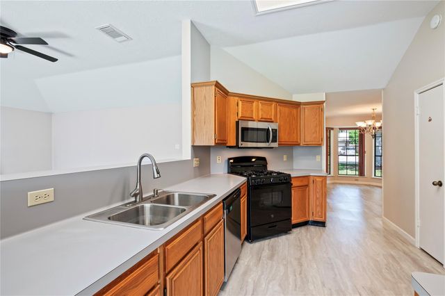 1911 Edinburg Avenue, League City, TX 77573