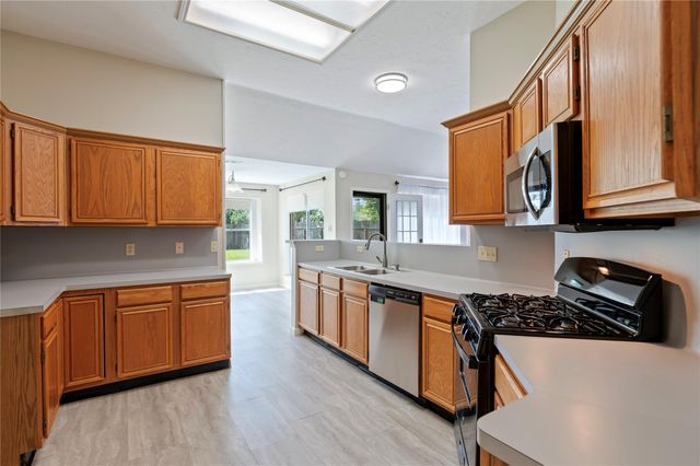 1911 Edinburg Avenue, League City, TX 77573