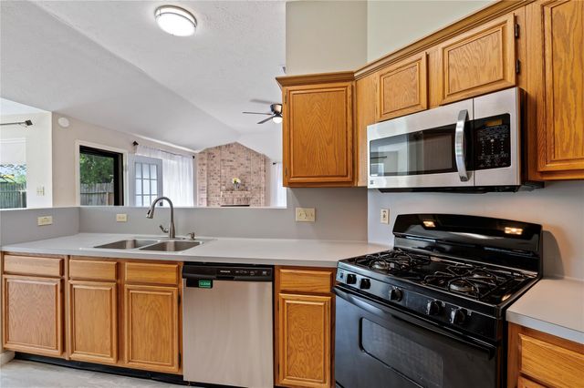 1911 Edinburg Avenue, League City, TX 77573